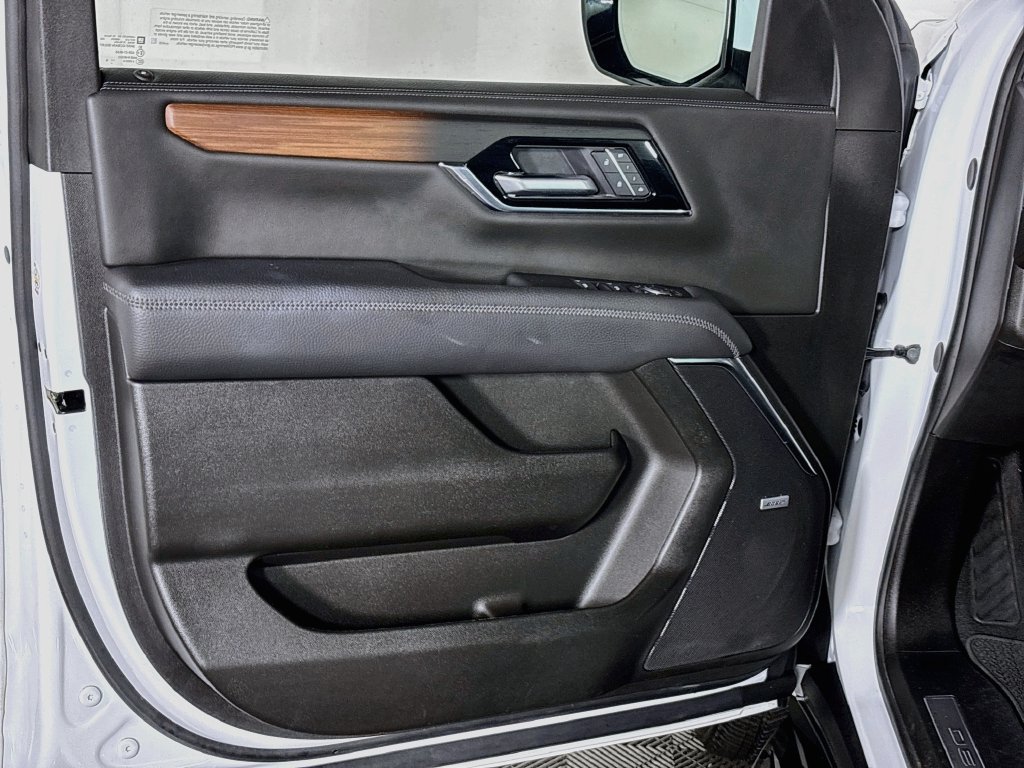 Used 2025 GMC Yukon XL Denali AWD/4WD image 10