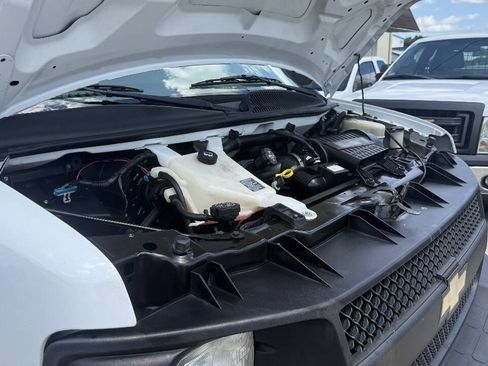 Used 2015 Chevrolet Express 2500 RWD image 89