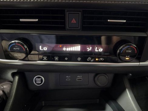 Used 2023 Nissan Rogue SV image 17