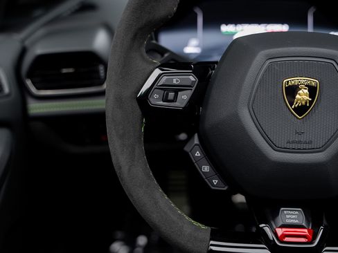 Used 2024 Lamborghini Huracan EVO AWD/4WD image 40