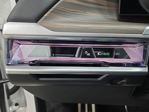 Used 2023 BMW i7 xDrive60 w/ Parking Assistance Package image 26