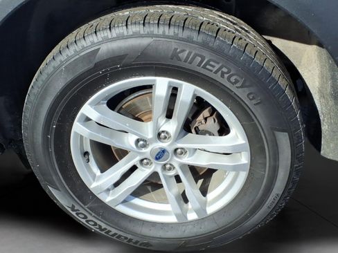 Used 2023 Ford Explorer XLT w/ Equipment Group 202A image 8