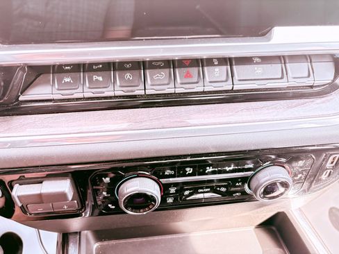 Used 2023 Chevrolet Silverado 1500 LTZ image 26