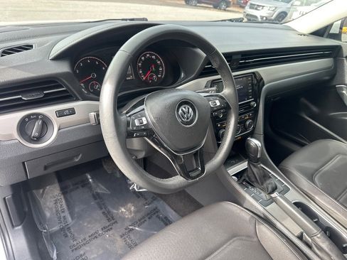 Used 2021 Volkswagen Passat 2.0T SE image 12