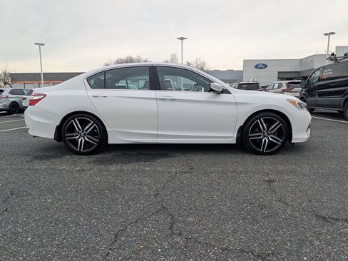 Used 2016 Honda Accord Sport image 2