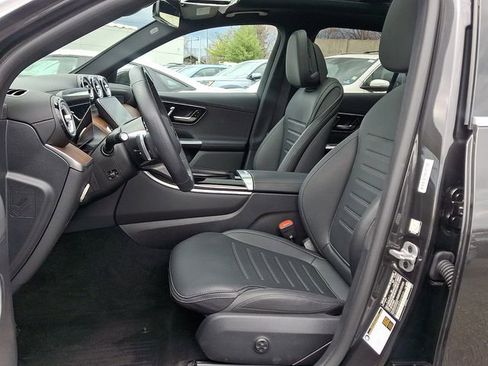 Used 2025 Mercedes-Benz GLC 300 4MATIC image 14