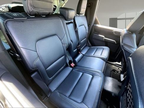 Used 2025 Ford Bronco Badlands w/ Sasquatch Package AWD/4WD image 24