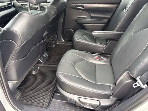 Used 2020 Toyota Highlander Limited AWD/4WD image 16