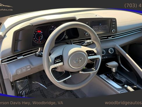 Used 2022 Hyundai Elantra SE w/ Cargo Package image 13