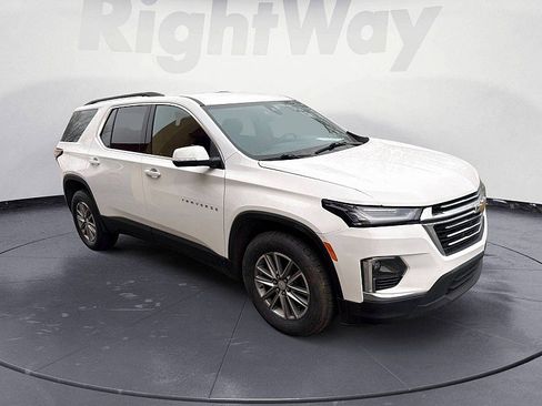 Used 2023 Chevrolet Traverse LT image 7