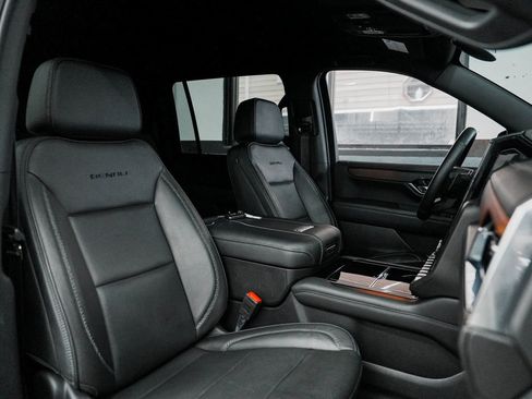 Used 2025 GMC Yukon XL Denali image 38