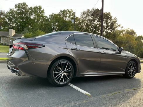 Used 2023 Toyota Camry SE image 5