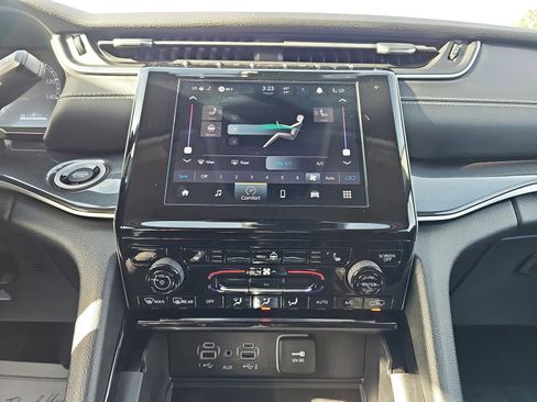 Used 2023 Jeep Grand Cherokee Laredo w/ Luxury Tech Group I image 23