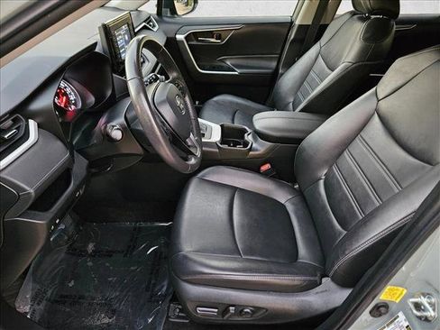 Used 2022 Toyota RAV4 XLE Premium image 16