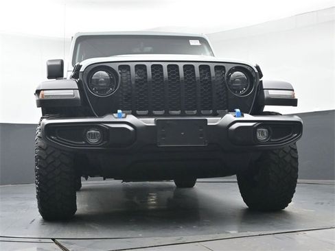 Used 2023 Jeep Wrangler Unlimited w/ Sun & Screen Package image 34