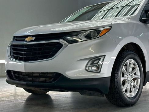 Used 2020 Chevrolet Equinox LS w/ LS Convenience Package FWD image 4
