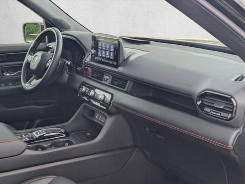 Certified 2025 Honda Pilot TrailSport image 25