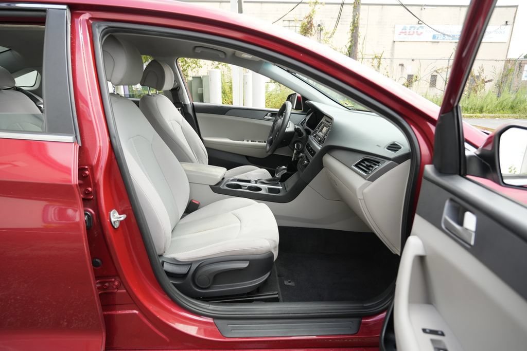 Used 2017 Hyundai Sonata SE FWD image 29