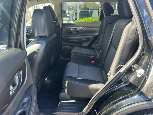 Used 2020 Nissan Rogue SV FWD image 13
