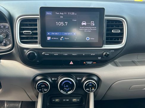 Used 2022 Hyundai Venue SEL FWD image 12