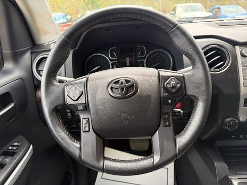 Used 2021 Toyota Tundra Limited w/ Limited Premium Package AWD/4WD image 20