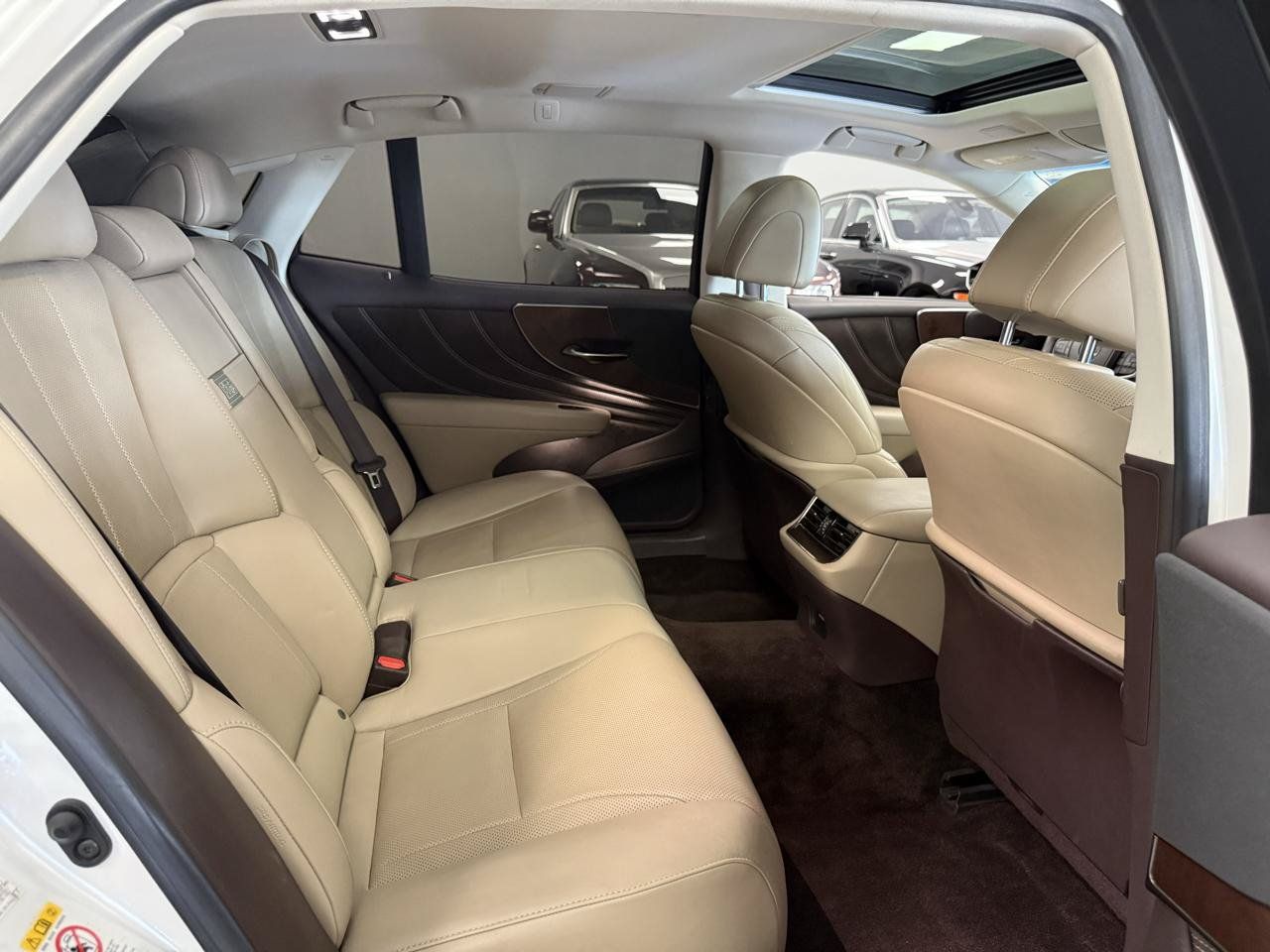 Used 2018 Lexus LS 500 w/ Accessory Package (Z2) RWD image 24