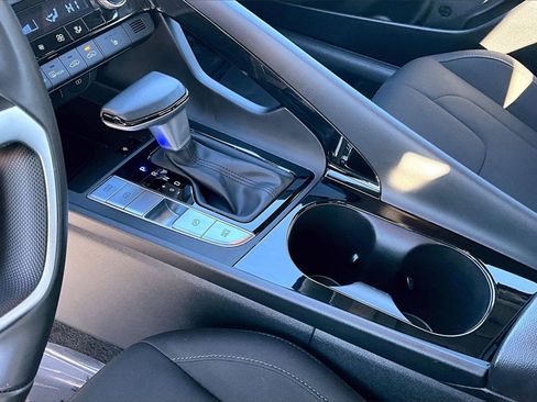 Used 2024 Hyundai Elantra SEL w/ Convenience Package image 15