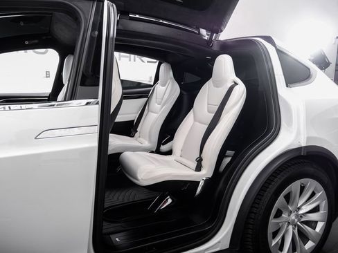 Used 2017 Tesla Model X 75D AWD/4WD image 45