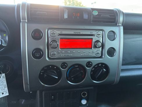 Used 2012 Toyota FJ Cruiser 4WD w/ Convenience Pkg image 30