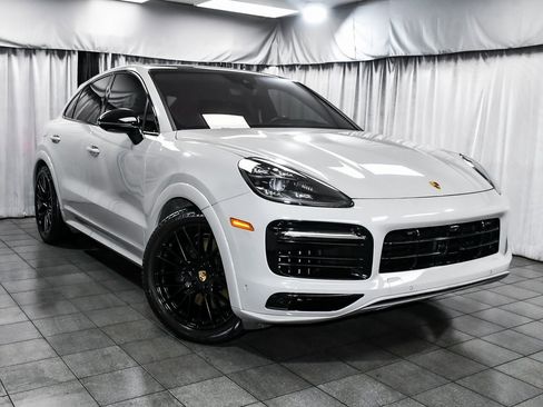 Used 2022 Porsche Cayenne GTS image 3