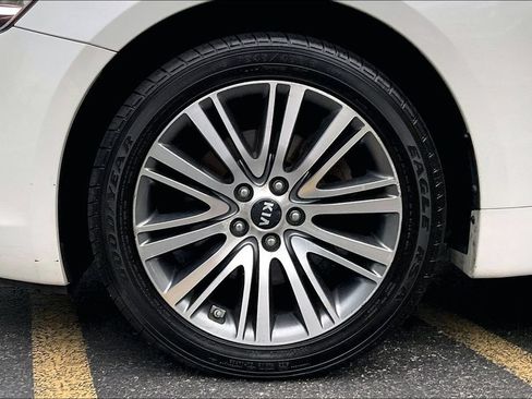 Used 2016 Kia Cadenza Premium FWD image 10