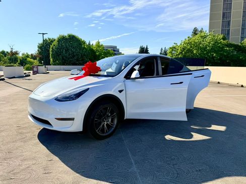 Used 2025 Tesla Model Y Long Range AWD/4WD image 53