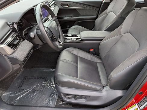 Used 2025 Toyota Camry XLE AWD/4WD image 11
