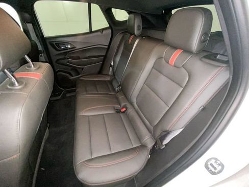 Used 2025 Chevrolet Trax RS FWD image 13