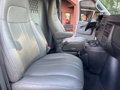 Used 2018 GMC Savana 2500 w/ Communications Package image 7