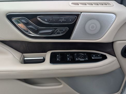 Used 2021 Lincoln Navigator Reserve w/ Luxury Package RWD image 11