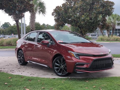 Certified 2025 Toyota Corolla SE w/ SE Premium Package FWD image 2