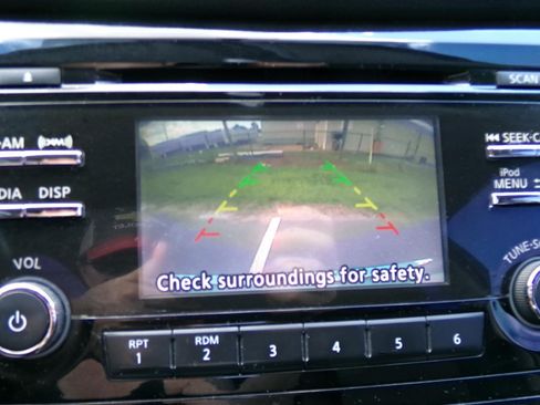 Used 2017 Nissan Rogue SV AWD/4WD image 10