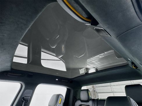 Used 2022 Rivian R1T Launch Edition image 16