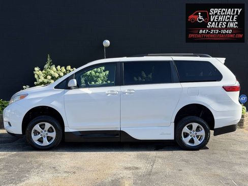 Used 2016 Toyota Sienna LE FWD image 7