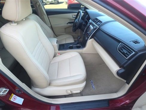 Used 2017 Toyota Camry XLE w/ Moonroof Package image 30