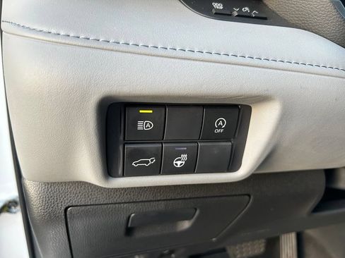 Used 2023 Toyota Highlander Limited FWD image 20