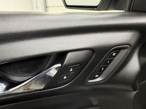 Used 2018 GMC Acadia Denali w/ Technology Package AWD/4WD image 9