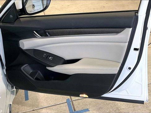 Used 2021 Honda Accord Touring image 25