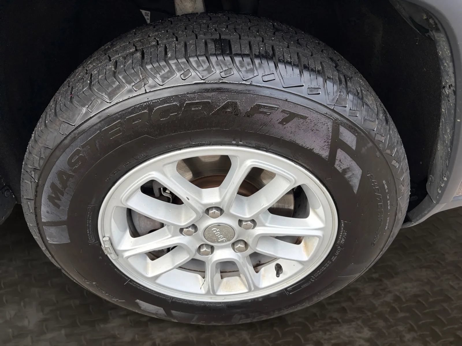 Used 2019 Jeep Grand Cherokee Laredo AWD/4WD image 40