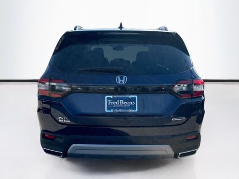 Certified 2025 Honda Pilot Touring image 7