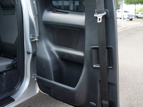 Used 2016 Toyota Tacoma SR5 w/ SR5 Appearance Package (DM) image 15