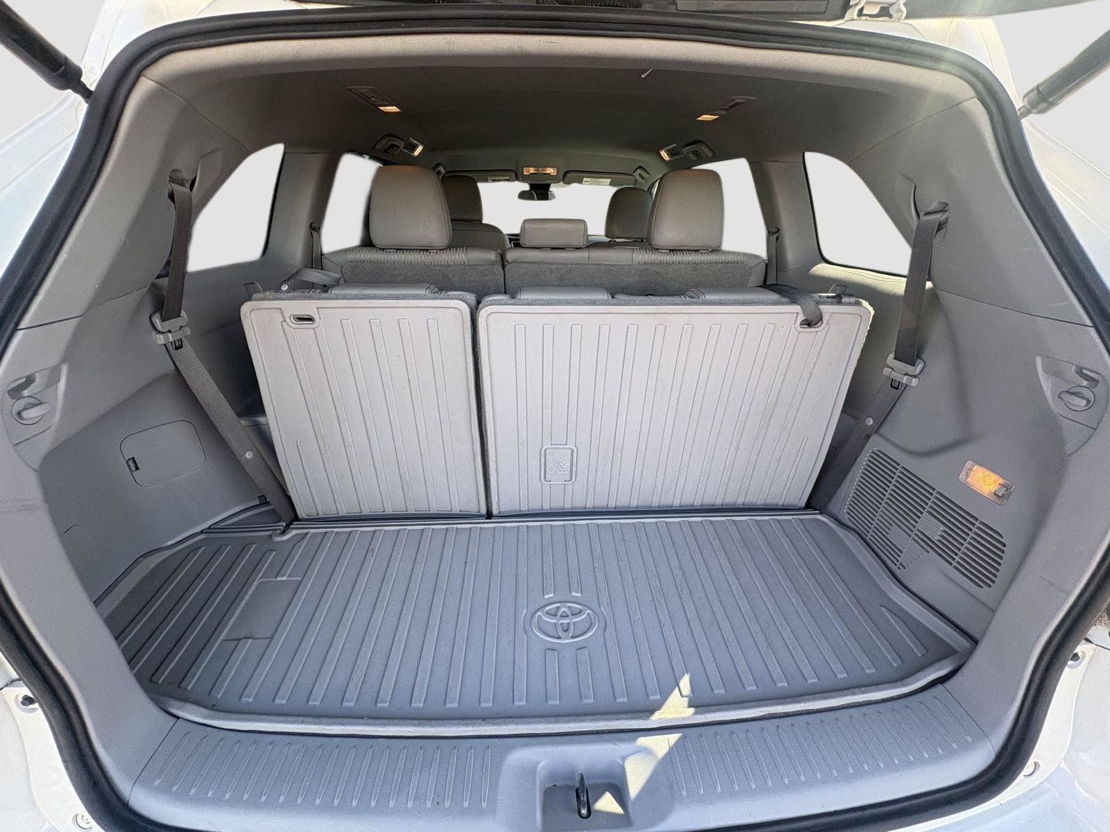 Used 2018 Toyota Highlander Plus AWD/4WD image 21