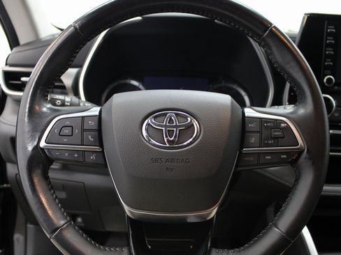 Used 2021 Toyota Highlander XLE image 37