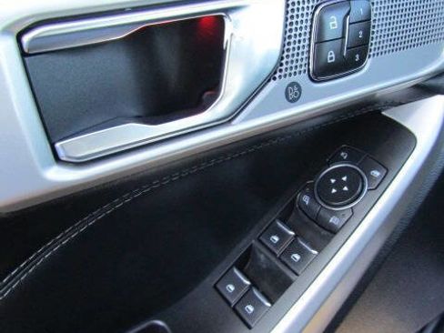 Used 2022 Ford Explorer Limited w/ Equipment Group 301A AWD/4WD image 20